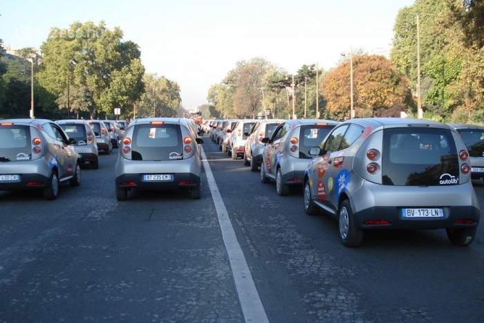Több száz  közös villanyautó Párizsban 8