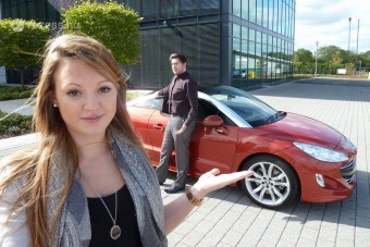 Az autó fontosabb a nőnél?