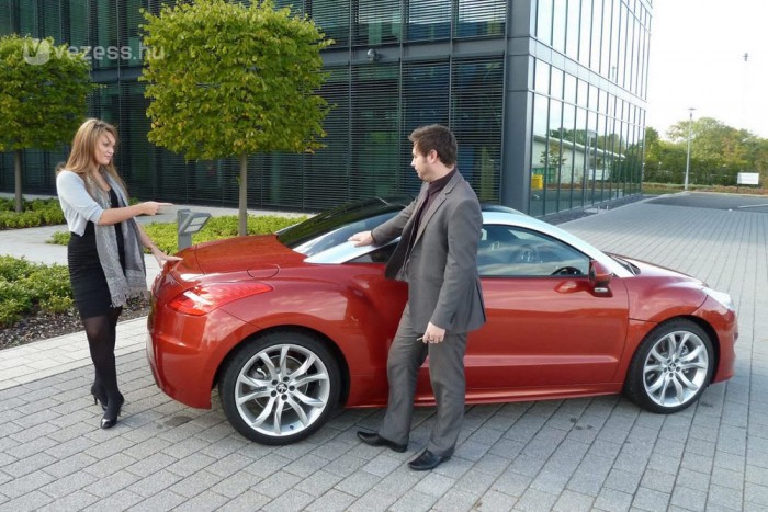 Az autó fontosabb a nőnél? 3