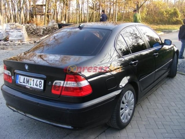 Szűk, inkább két emberes utazóautó a BMW 3 E46