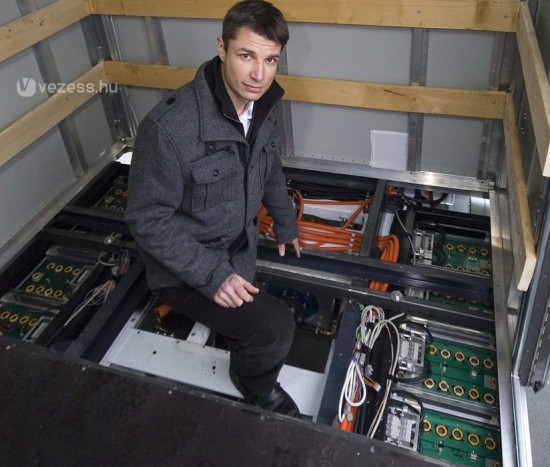 Teherautó magyar hibrid-hajtással 3 | Vezess Teherautó magyar hibrid-hajtással 3