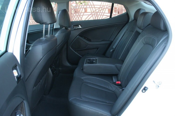 Bajban a Passat és a Mondeo? 9 | Vezess Kevés autó kínál hasonló kényelmet hátul
