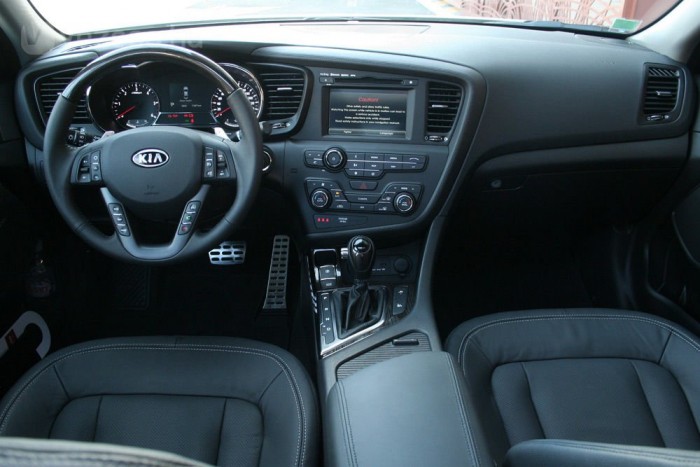 Bajban a Passat és a Mondeo? 10 | Vezess Elegáns és szép a belső tér. Bézs bőrkárpitot rendelve még előkelőbb