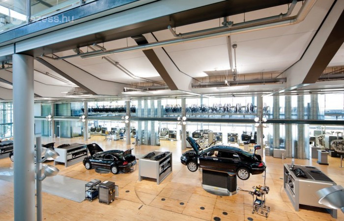 10 éves az üvegfalú autógyár 6