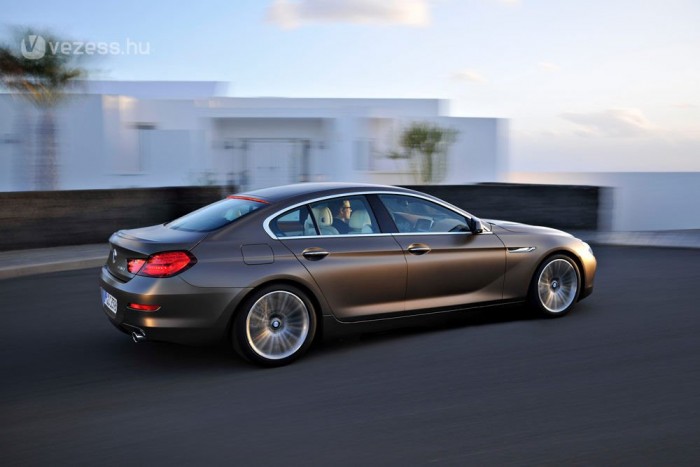 Négyajtós kupéval támad a BMW 8