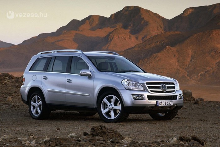 Lopott Mercedesszel jár a miniszter? 6