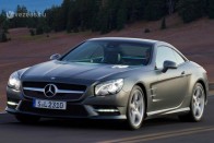 Leplezetlenül az új Mercedes SL 52