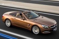 Leplezetlenül az új Mercedes SL 54