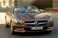 Leplezetlenül az új Mercedes SL 58