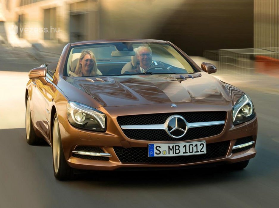 Leplezetlenül az új Mercedes SL 25