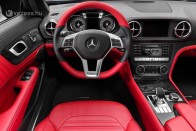 Leplezetlenül az új Mercedes SL 63