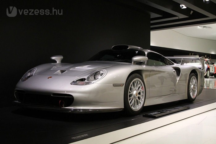 Több mint 23 ezer lóerő, 5600 négyzetméteren 9 | Vezess Több mint 23 ezer lóerő, 5600 négyzetméteren 9