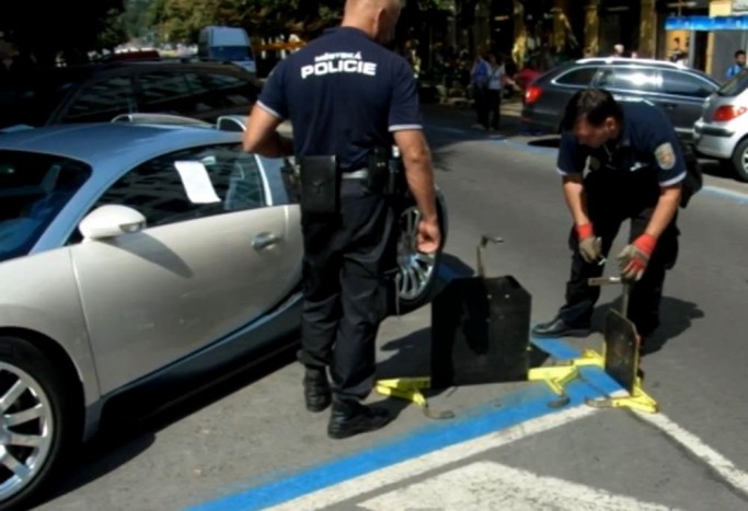 A Bugattinak is jár a kerékbilincs