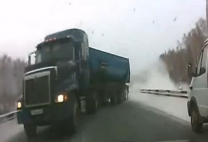 Hajszál híján halálos ütközés