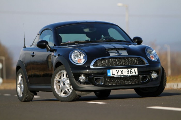 Irigykednek, vagy hülyének néznek benne? 8 | Vezess Megosztó forma, kőkemény, rázós futómű és egy remek, izmos, de hátborzongató hangon hörgő turbós motor. Nem tudom, hogy utáljam-e, vagy szeressem.