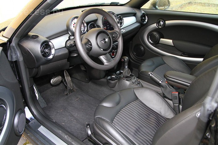 Irigykednek, vagy hülyének néznek benne? 10 | Vezess Szűknek nem nevezhető a kiskocsi utastere