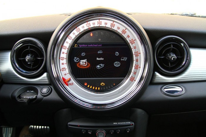 Irigykednek, vagy hülyének néznek benne? 9 | Vezess Gigászi, krómszélű salátástál