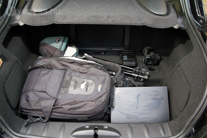 Irigykednek, vagy hülyének néznek benne? 14 | Vezess A csomagtartó igen tágas, és könnyen pakolható