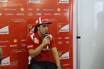 F1: A Ferrari kockáztat, hogy elkapja a Red Bullt