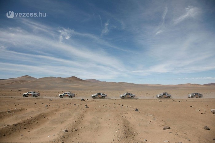 Sztárok autóznak a Dakaron 6