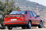 Alig látszik a 9000-en, hogy a FIAT Croma, a Lancia Thema és az Alfa 164 testvérmodellje. Bontóban a Cromáról is lehet rá venni első ajtót