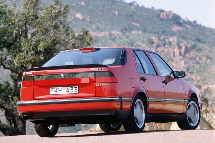 A NOHAB után megy a SAAB 23 | Vezess Alig látszik a 9000-en, hogy a FIAT Croma, a Lancia Thema és az Alfa 164 testvérmodellje. Bontóban a Cromáról is lehet rá venni első ajtót