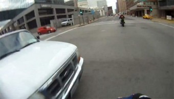 A motoros láthatatlan?