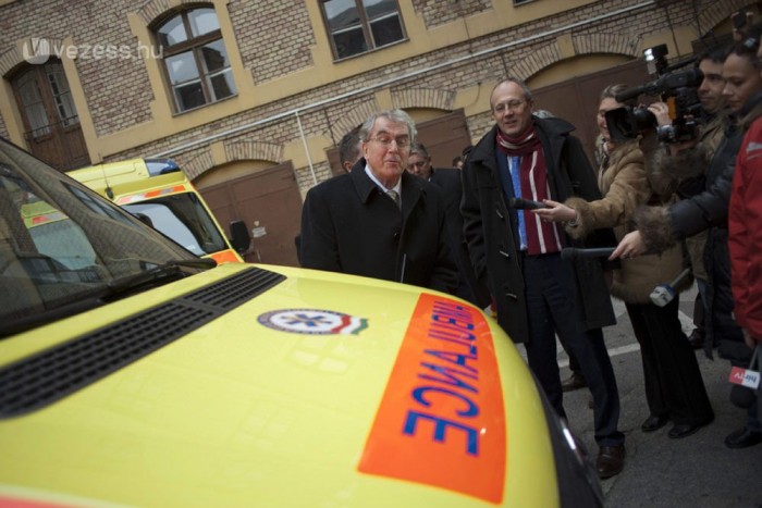 Sárgák az új mentőautók 3