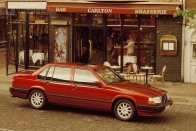 1998-ban futott ki a 940 és az S90-V90-re átnevezett 960. Ez volt a Volvo utolsó hátul hajtó autója