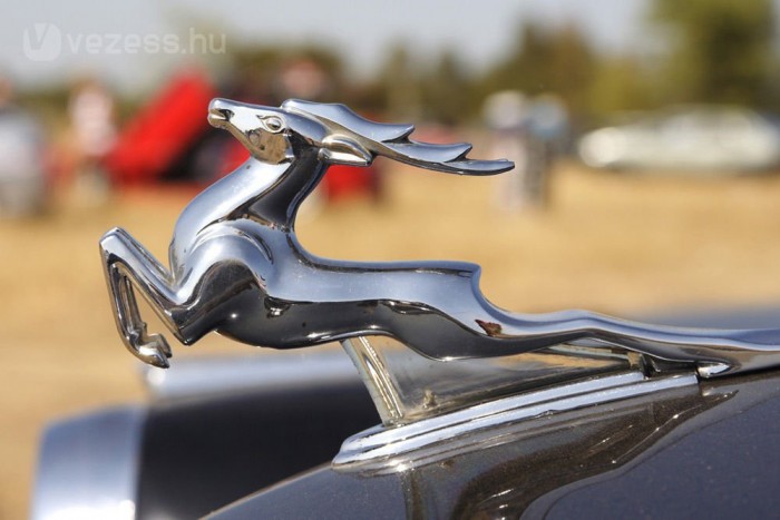 Válságálmok karácsonyra 10 | Vezess Az első modellfrissítés utáni 21-es Volgákról eltűnt az agancsos embléma, utána nem hasították szét az elgázolt gyalogosokat