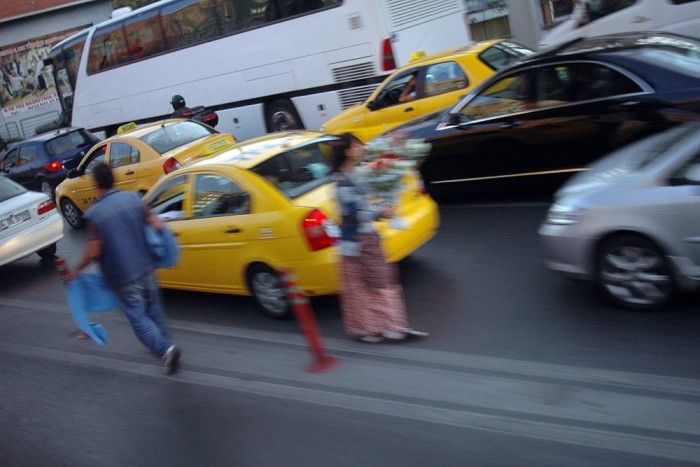 Félnek az autóvezetők a forgalomban