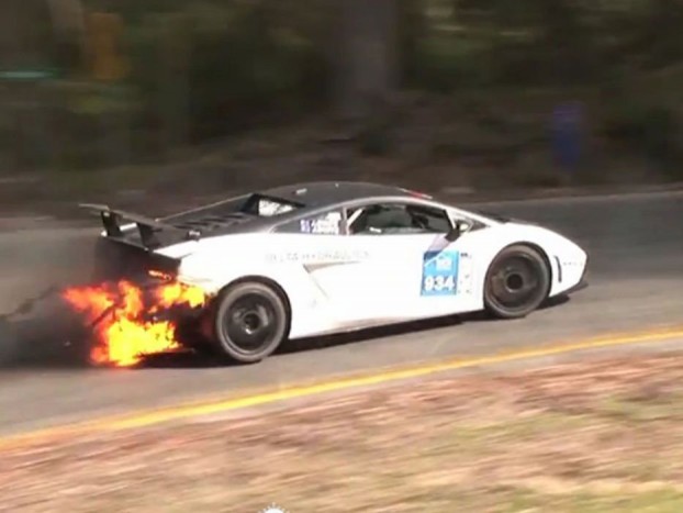 Versenyt nyert a lángoló Lamborghini