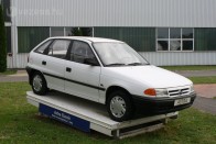 Igaz barátja, Opel Astra. Szentgotthárdon utoljára 1999-ben készült új autó, 4404 darab B Vectrát szereltek össze Kínának. Magyarország kedvezőbb besorolása miatt a tőlünk importált autókra alacsonyabb volt a vám, mint a Nyugat-Európában gyártottakra