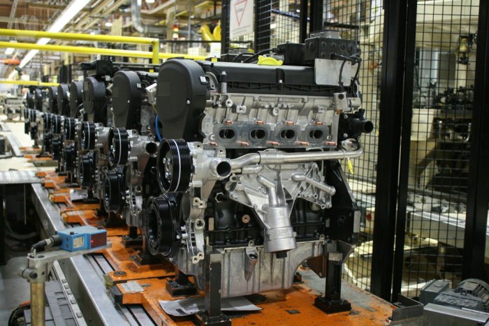 Százezerrel több motor a magyar Opel gyárból 2 Igen flexibilis termelésre lesz képes az új motorgyár, amit a sűrűbb modellváltások, gyorsabb fejlesztések kényszerítenek ki. A rugalmas gyártósorral akár nullára leszorítható a költséges termeléskiesést okozó átszerszámozási idő, amit egy új termék integrációja igényelt