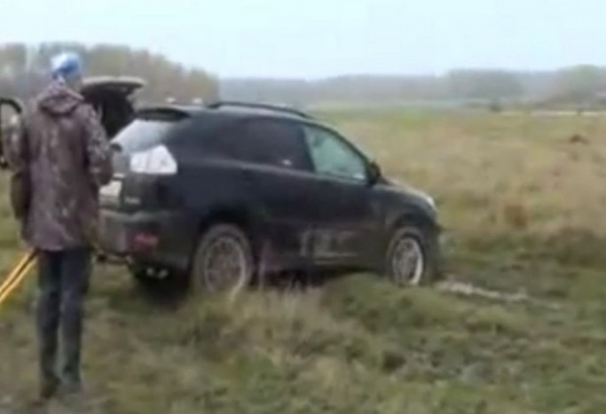 Két Lexus harca a természet ellen