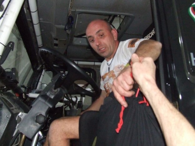 Dakar: Kamionnal fürödtek a magyarok 3