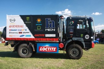 Dakar: Kamionnal fürödtek a magyarok