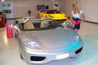 Deborah is rajong a Ferrarikért, a 360 Barchetta egyedi autó, ajándékba készült a Pininfarinánál