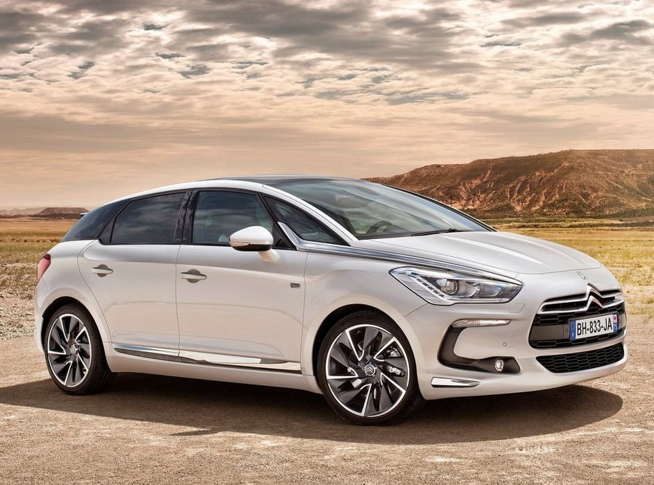 Citroen DS5 - az első új modell, ami gyártásától kezdve létezik dízel hibridként is