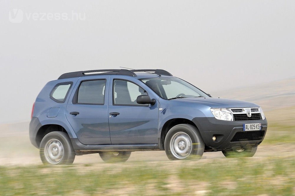 Pár év múlva Hilux, L200 méretű platós kisteherautó lép a kifutó Dacia Pickup helyébe