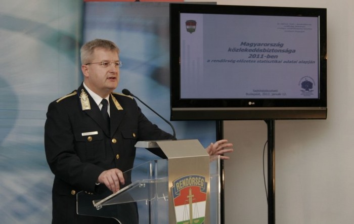 Feleannyian halnak meg az utakon 4 | Vezess Feleannyian halnak meg az utakon 4