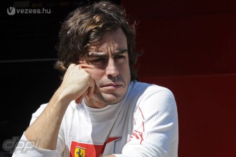 F1: Alonso nyűgösködött az újságírókkal