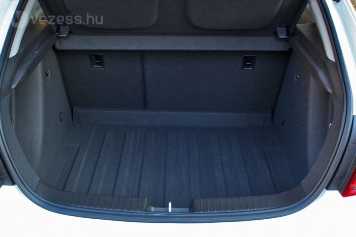 Amíg nincs kombi, az ötajtós az ésszerűbb Cruze