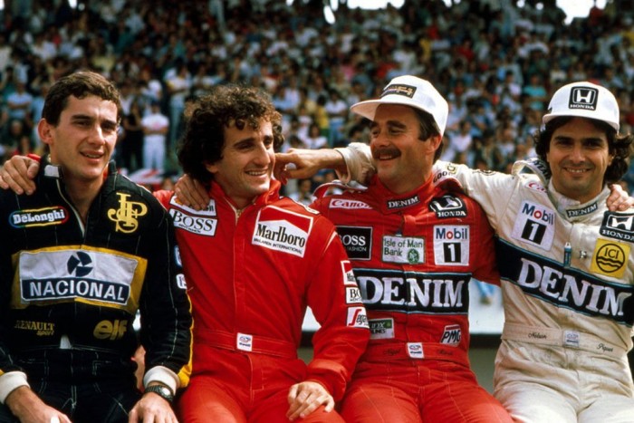 F1: A pamutpólótól a tűzálló overallig 9 | Vezess Prost haladt a korral, ST2000-est viselt