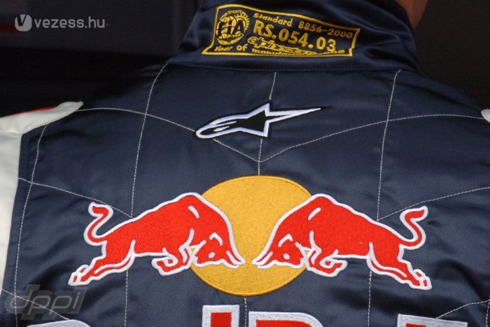 F1: A pamutpólótól a tűzálló overallig 10 | Vezess A híres 8856-2000-es szabvány