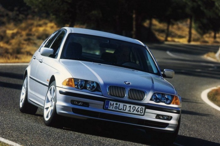 A 3-as BMW-k arcai 10