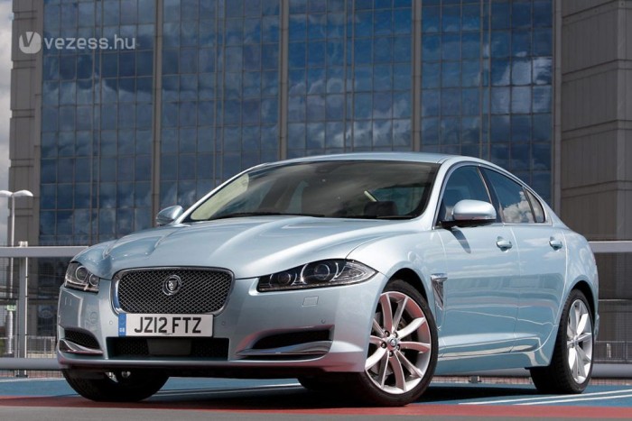 Kis dízel a Jaguar XF-be