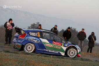 Győzelemre készül Latvala a Forddal