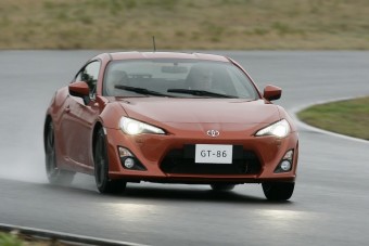 Mesterséges motorhangok