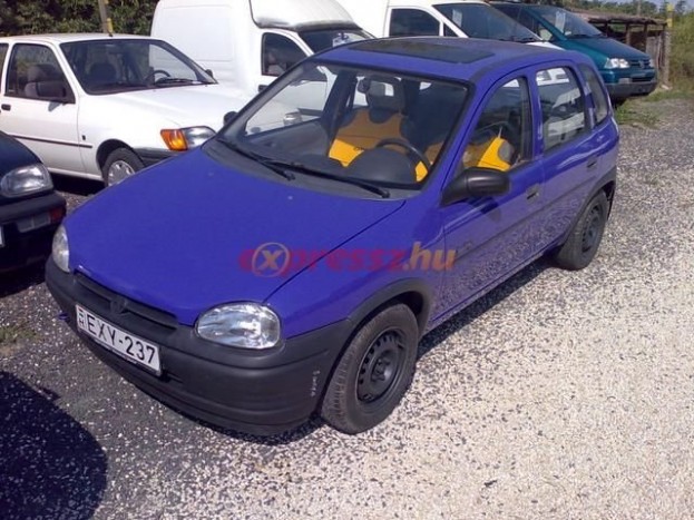 Népszerű kisautót félmillióért 6 | Vezess Corsából Dunát lehetne rekeszteni, mindenféle formában kapható a mai napig